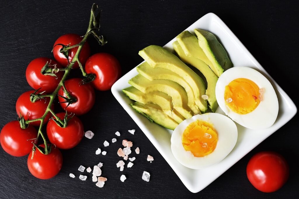 food, diet, keto, ketodieta, fitness, vegetables, health, weight loss, red, healthy eating, vitamins, lunch, healthy, foods, still life, tomatoes, keříková tomatoes, avocado, egg, keto, keto, keto, keto, keto